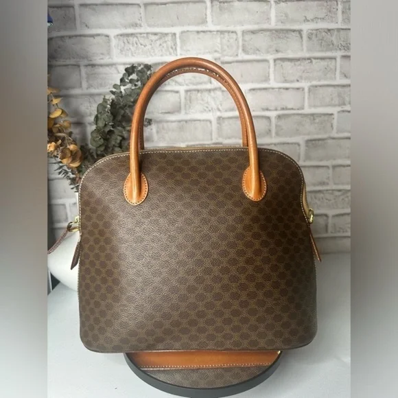 Celine Macadam Canvas Handbag Brown Coated
Canvas with double leather handles - Picture 1 of 8